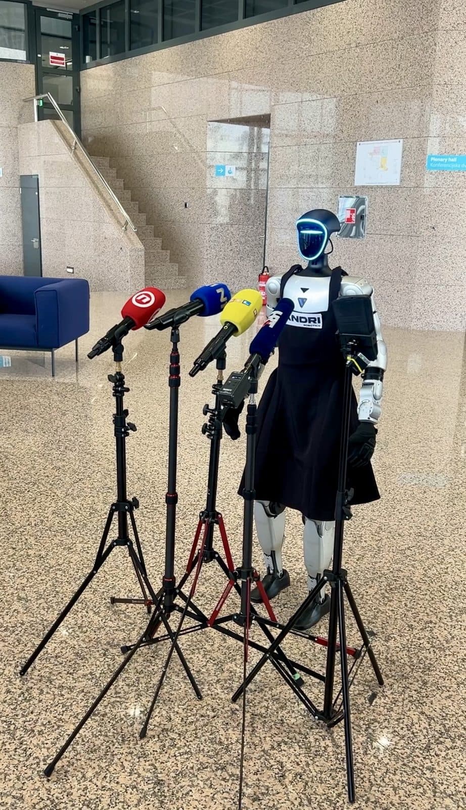 Novinarska konferencija · Tonka