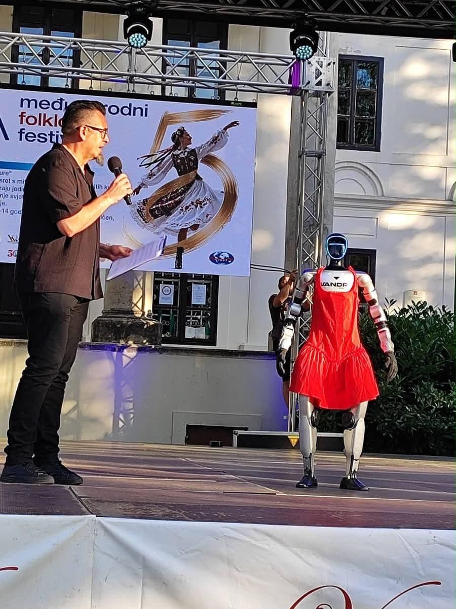 Festival COFA · Tonka na pozornici